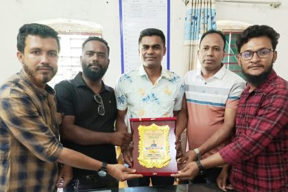 এসআই শাহ আলমের বদলি উপলক্ষে সম্মাননা প্রদান