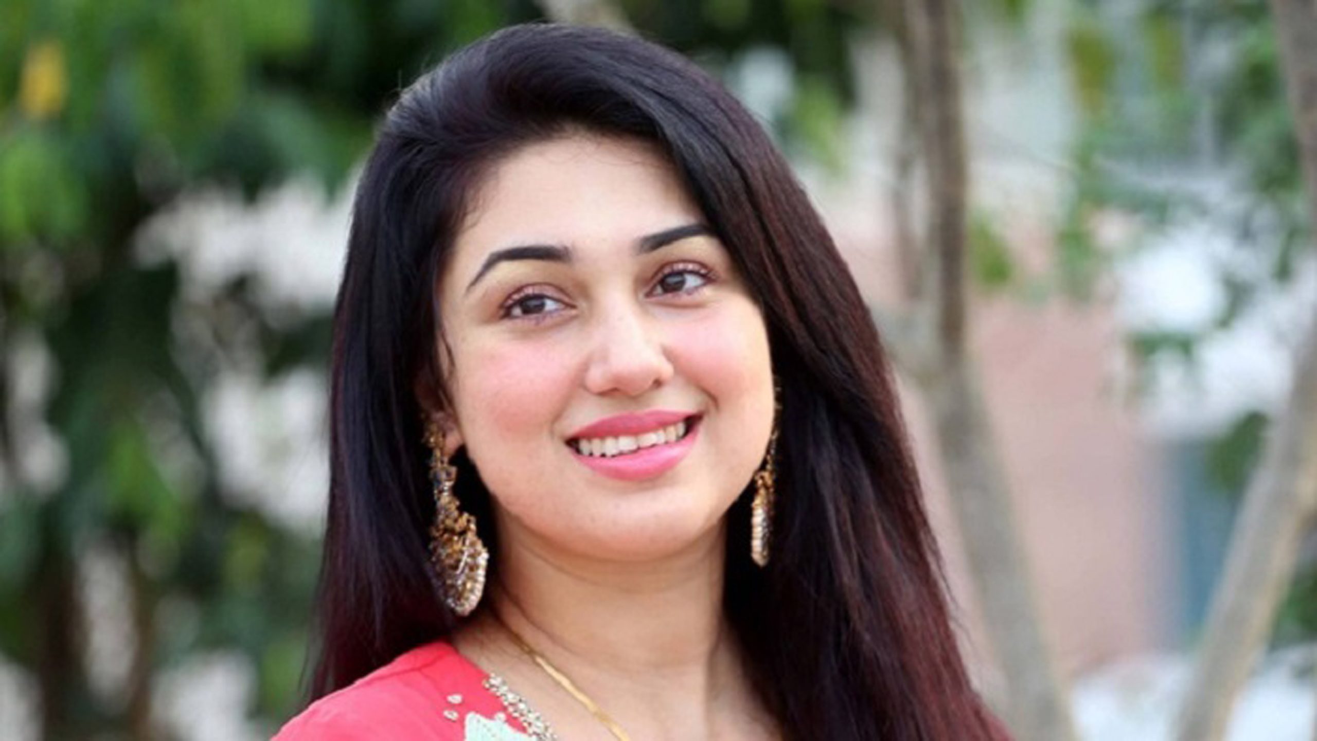 নায়ক-নায়িকাদের হল ভিজিট এখন নিয়মিত ব্যাপার