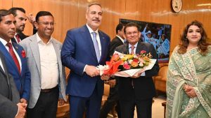 সফরে ঢাকায় এসেছেন তুরস্কের পররাষ্ট্রমন্ত্রী