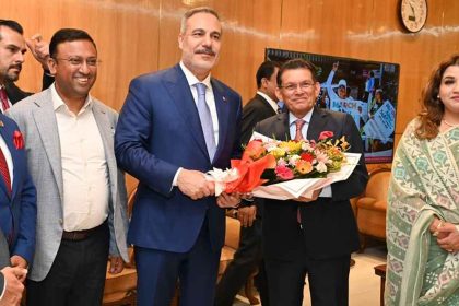 সফরে ঢাকায় এসেছেন তুরস্কের পররাষ্ট্রমন্ত্রী