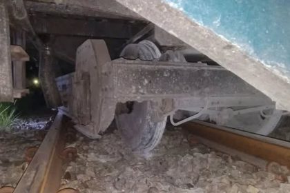 কুমিল্লার হাসানপুর স্টেশনে সোনার বাংলার ইঞ্জিন বিকল