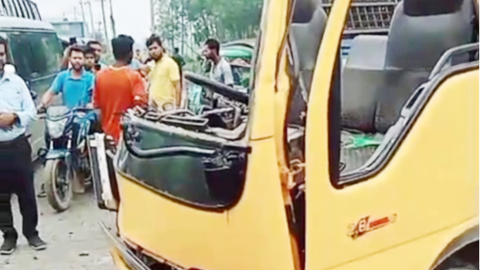 পিকআপ ও ট্রাকের মুখোমুখি সংঘর্ষে পিকআপ চালক নিহত