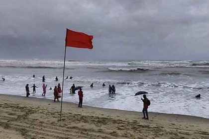 সাগরে লঘুচাপে সব সমুদ্রবন্দরে ৩ নম্বর সতর্ক সংকেত
