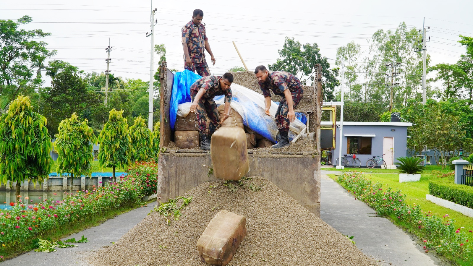 হবিগঞ্জে ভারতীয় পণ্য ও মাদক জব্দ