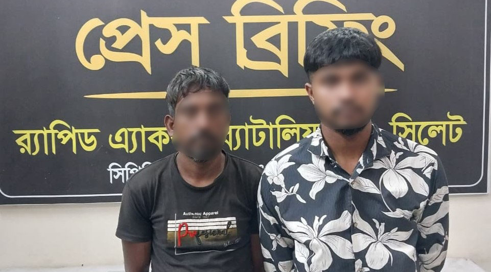 ৯৬ বোতল ইসকফ সিরাপসহ দুই মাদক কারবারি গ্রেফতার
