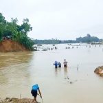 বন্যার পানি কমতে শুরু করলেও মানুষের দুর্ভোগ কমেনি