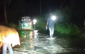 খোয়াই নদীর বাঁধ ভেঙে গ্রামের পর গ্রাম প্লাবিত
