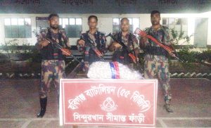 ৫৫ বিজিবির অভিযানে ১৫ কেজি গাঁজাসহ মোটরসাইকেল জব্দ