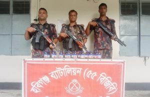 ৫৫ বিজিবির অভিযানে ভারতীয় মাদকদ্রব্য ও বাংলাদেশী রাবার জব্দ