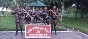 ৫৫ বিজিবির অভিযানে ১৩৩ কেজি গাঁজা ও ১৮ বোতল মদ জব্দ