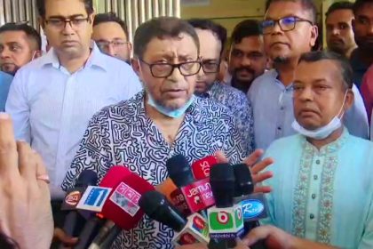 হবিগঞ্জ জেলা সদর হাসপাতালে স্বাস্থ্যমন্ত্রীর আকস্মিক পরিদর্শন