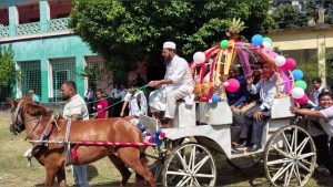 ব্যতিক্রমী আয়োজনে প্রিয় শিক্ষককে বিদায়