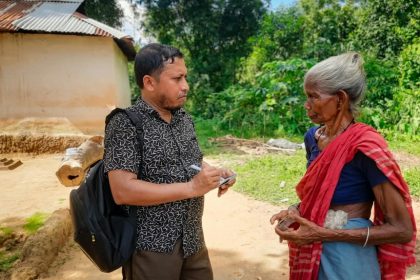ভাতার কার্ডের আশায় ৭৫ বছরের অমলা মুন্ডা