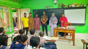 শৈশবের স্মৃতির টানে নিজের স্কুলে ফিরলেন প্রবাসী বদরুল