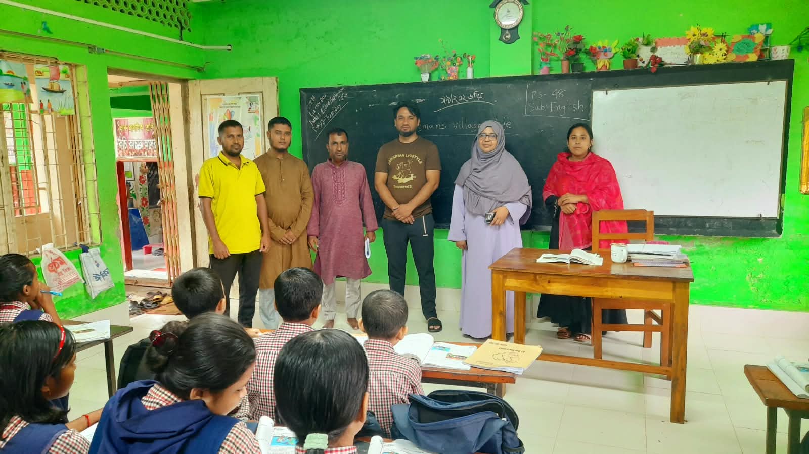 শৈশবের স্মৃতির টানে নিজের স্কুলে ফিরলেন প্রবাসী বদরুল