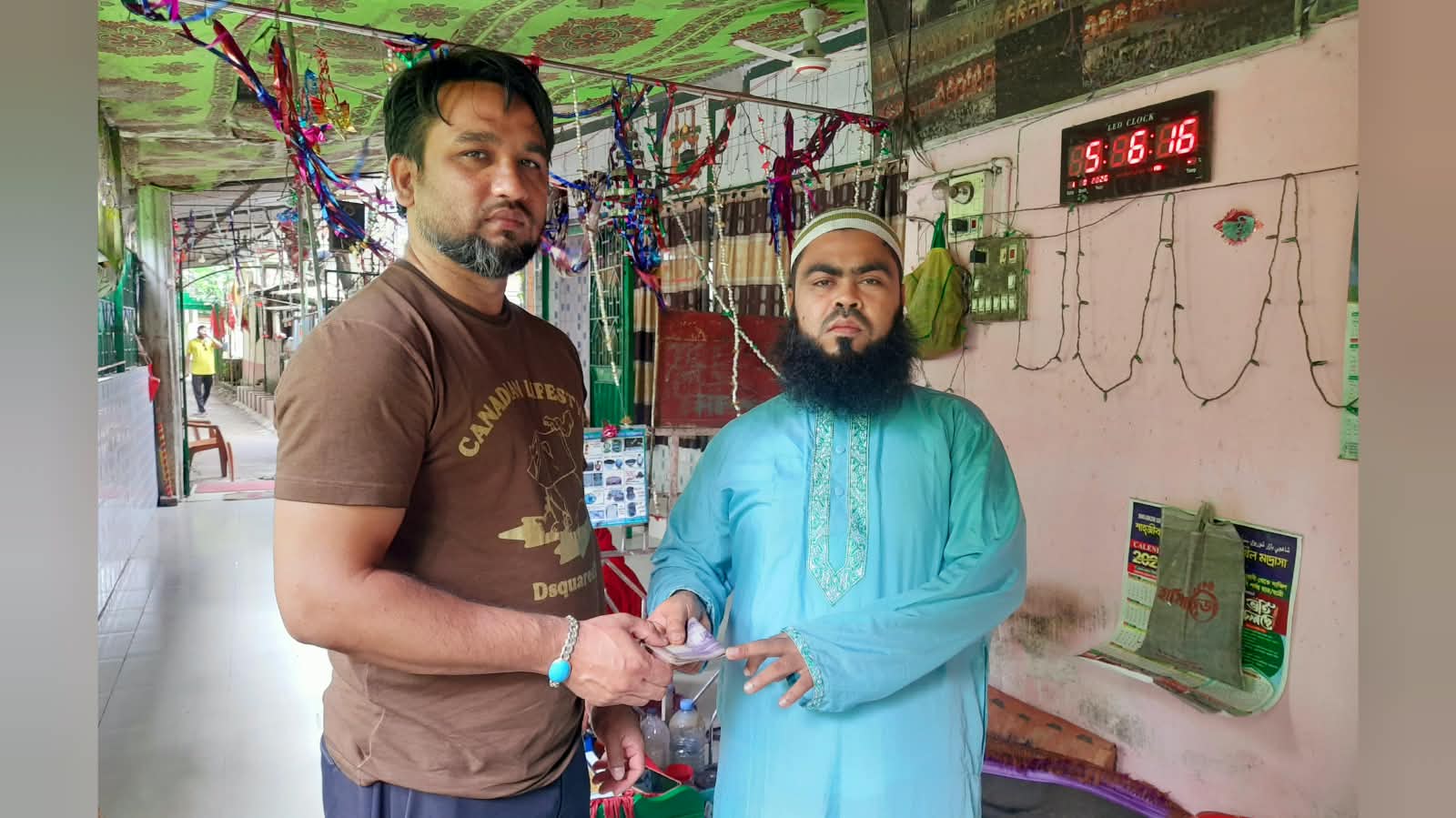 ছাওয়াল পীরের মাজার উন্নয়নে ফ্রান্স প্রবাসীর আর্থিক অনুদান
