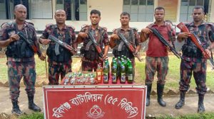 বিজিবিকে হামলার চেষ্টায় দেশীয় অস্ত্রসহ ২জন আটক