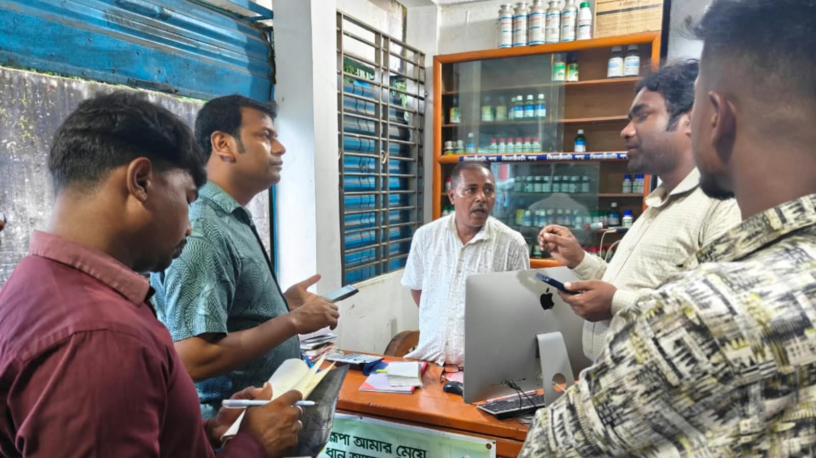 সুতাংয়ে মোবাইল কোর্টে দুই সার বিক্রেতাকে দেড় লাখ টাকা জরিমানা
