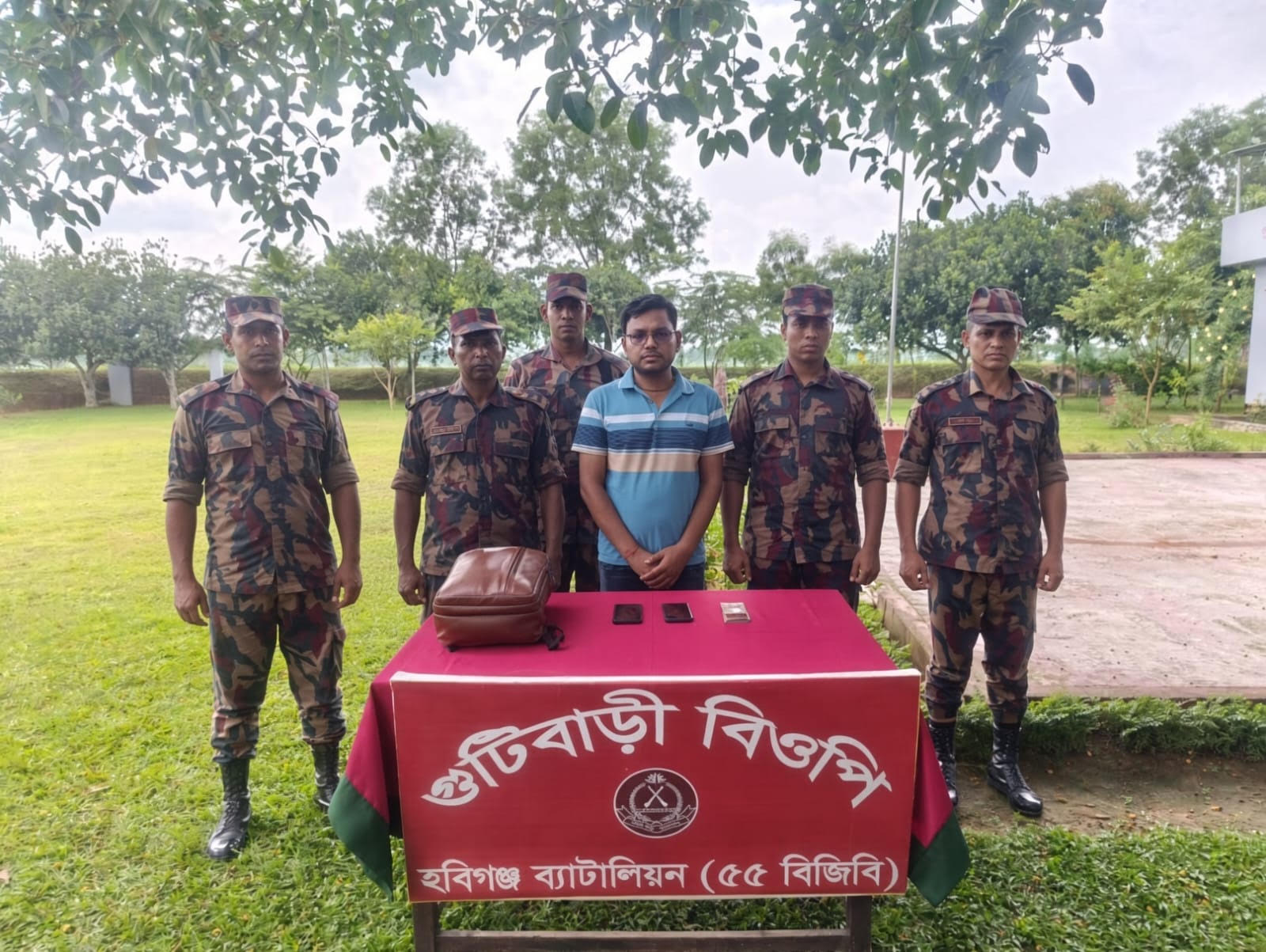 ভারতে পালানোর চেষ্টায় নির্বাচন অফিসের কর্মচারী আটক