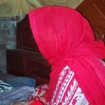 বিয়ের দাবিতে সিভিল জজের বাড়িতে অনশনে স্কুলশিক্ষিকা