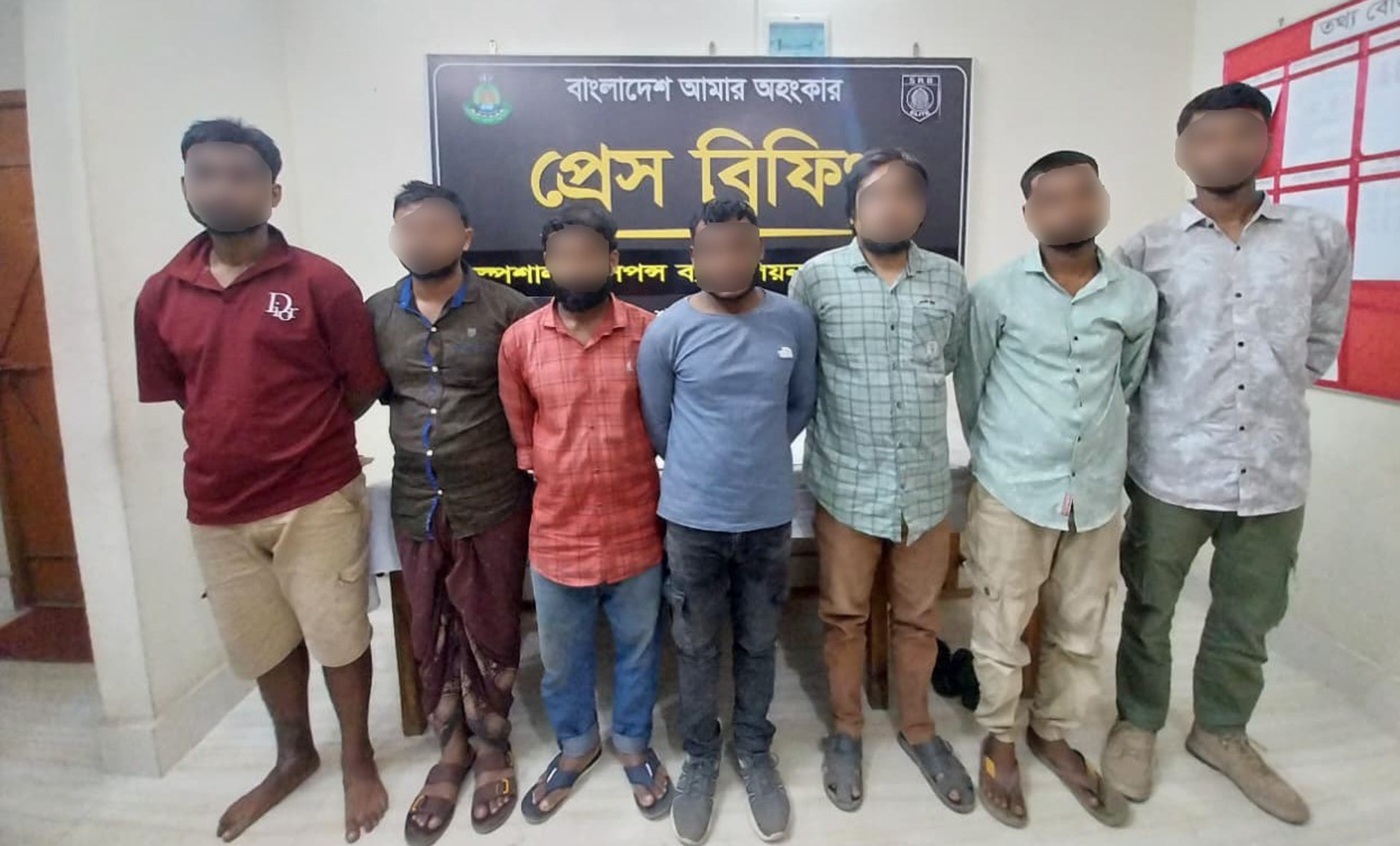 শায়েস্তাগঞ্জ থেকে অনলাইন জুয়া চμের ৭ সদস্য গ্রেফতার