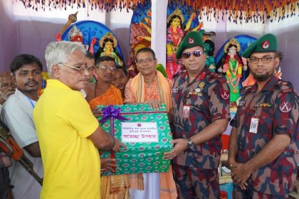 হবিগঞ্জে পূজামন্ডপ পরিদর্শন করলেন ৫৫ বিজিবি অধিনায়ক
